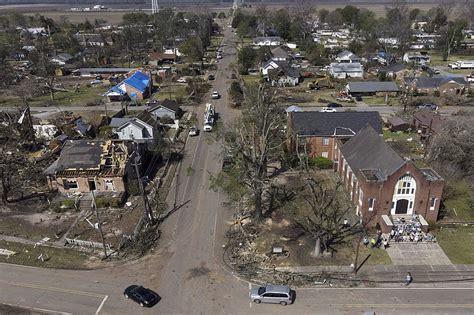 Churches provide solace in tornado-ravaged Mississippi Delta
